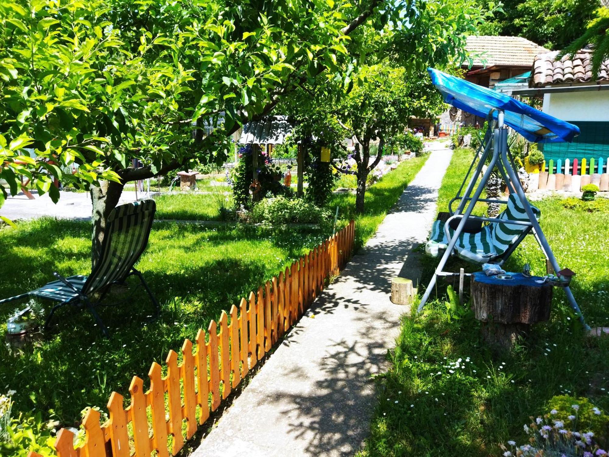 Hotel Къща Под Наем Petrova Cherven  Esterno foto